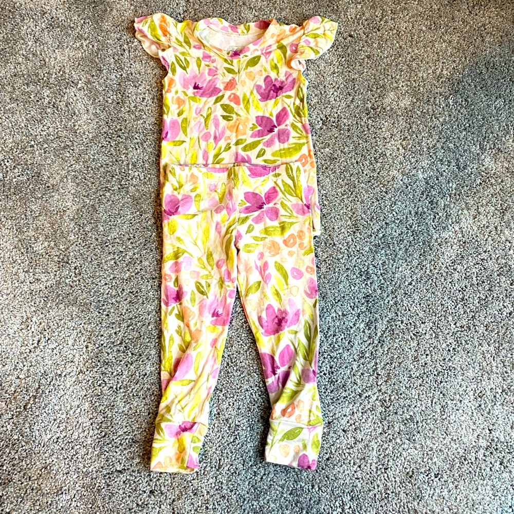 Milkmaid goods 2 piece pajama set floral size 6-12 months